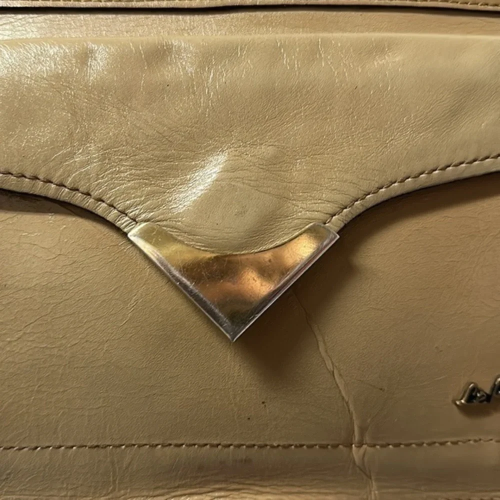 Vintage 1970’s tan Le Pouch vintage shoulder bag zippered pocket w‎ snap front
